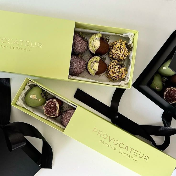 Custom Rigid Macaron Boxes
